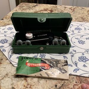 VINTAGE BUTTONHOLER W/MANUAL GREEN CASE SINGER MACHINES